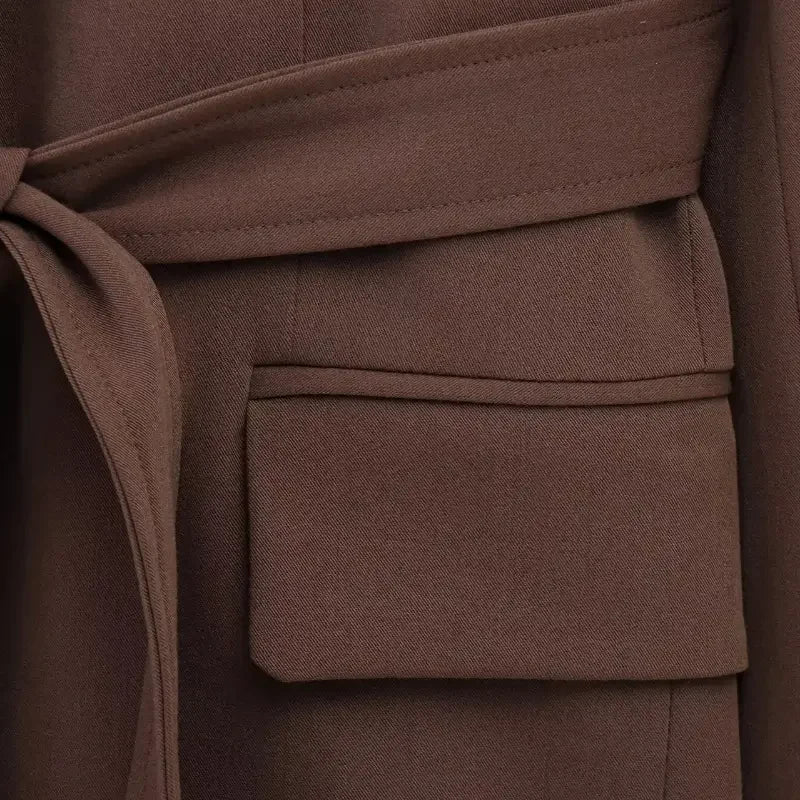 Blazer Feminino Alfaiataria Marrom Beatrice - ZARIF, zoom no bolso com lapela