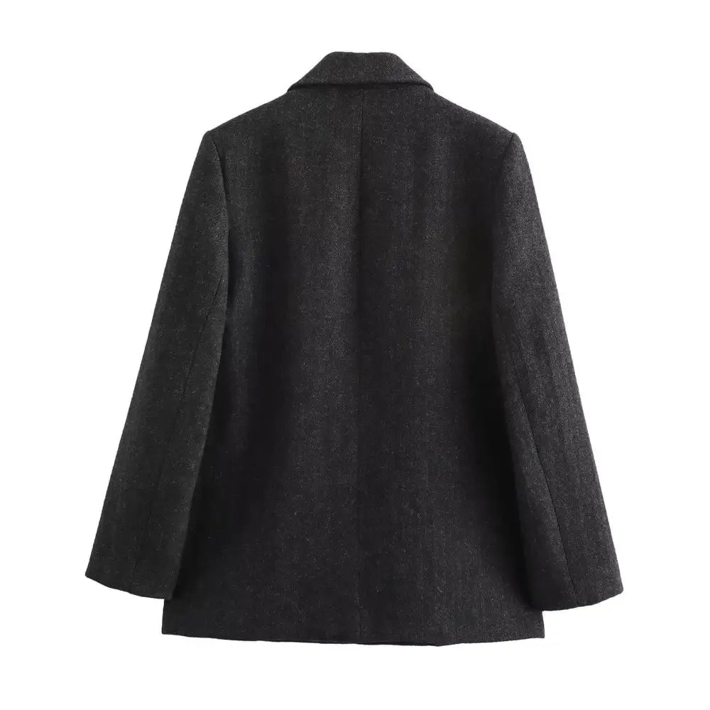 Vista traseira do blazer feminino de alfaiataria preto, com corte reto e limpo nas costas, exibido em fundo branco.