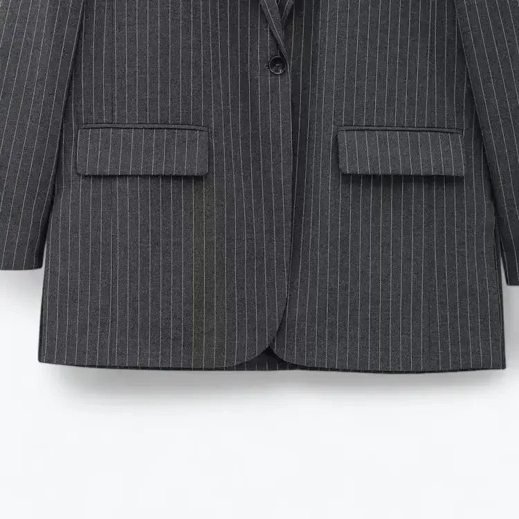 Blazer Feminino Risca de Giz Cinza Lauren - ZARIF, zoom na parte inferior frontal
