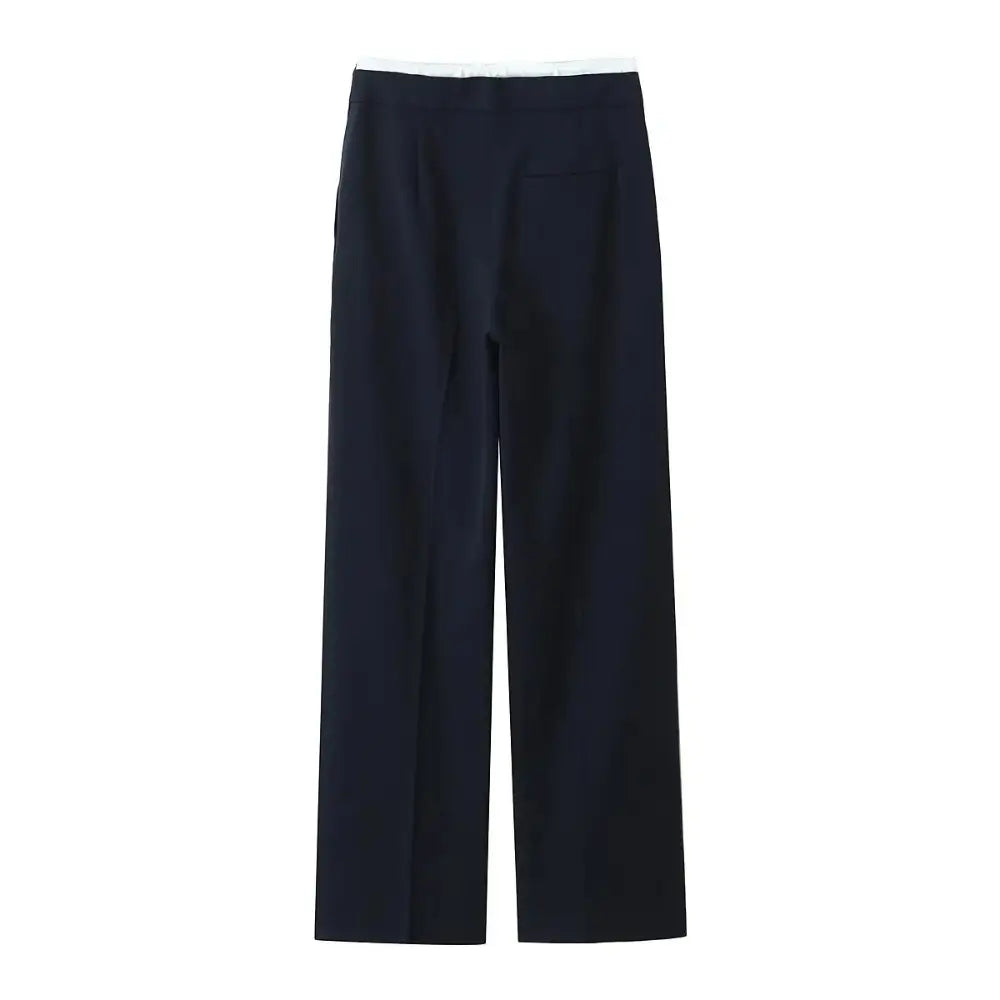 Vista traseira da calça feminina de alfaiataria azul marinho, com cintura alta e bolso falso, exibida em fundo branco.