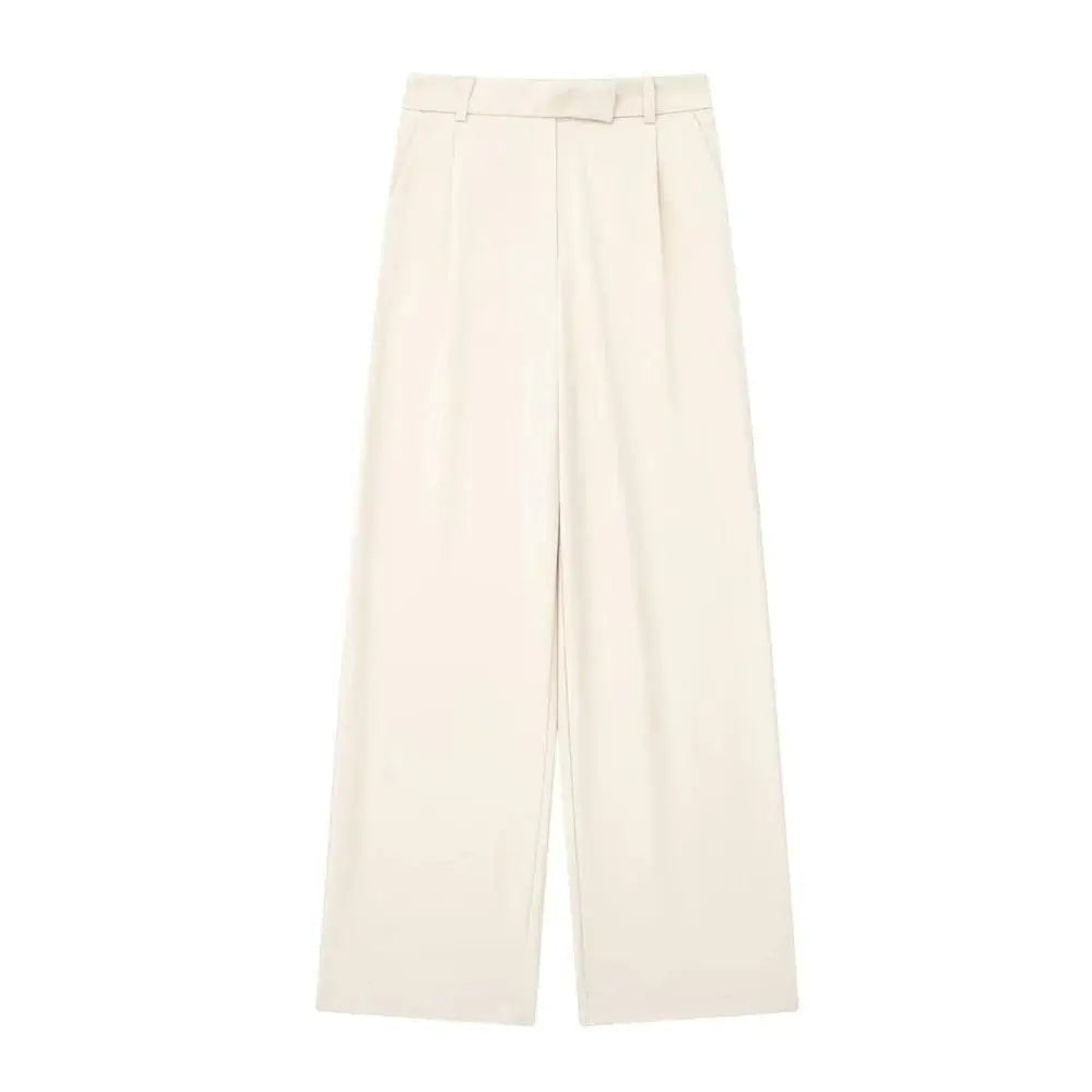 Calça feminina de alfaiataria off-white, cintura alta com pregas frontais e pernas largas, exibida em fundo branco.