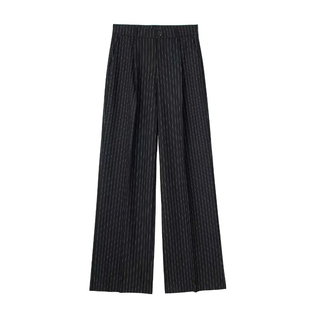 Calça feminina de alfaiataria preta com risca de giz branca, cintura alta, pregas frontais e pernas largas, exibida em fundo branco.
