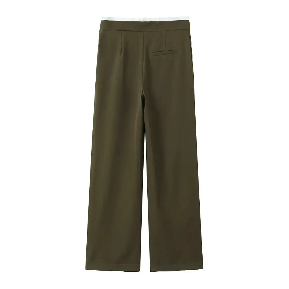 Vista traseira da calça feminina de alfaiataria verde, com cintura alta e bolso falso, exibida em fundo branco.