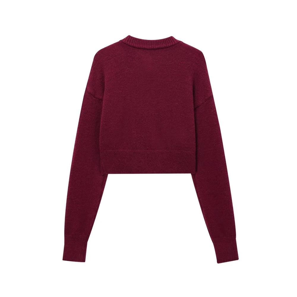 Vista traseira do cardigan feminino curto vermelho, com gola redonda canelada e costas lisa, exibido em fundo branco.