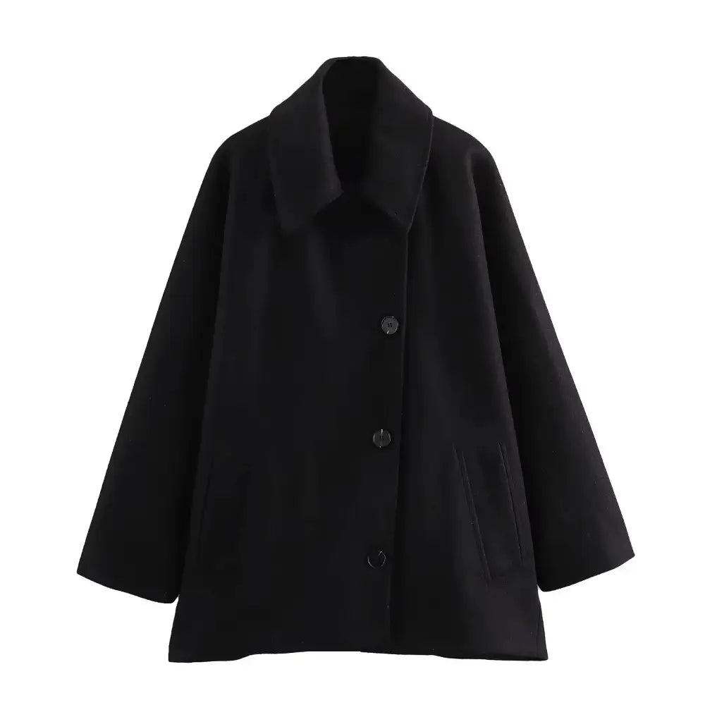 Casaco feminino oversized preto com gola de camisa, abotoamento frontal por botões pretos e bolsos embutidos, exibido em fundo branco.