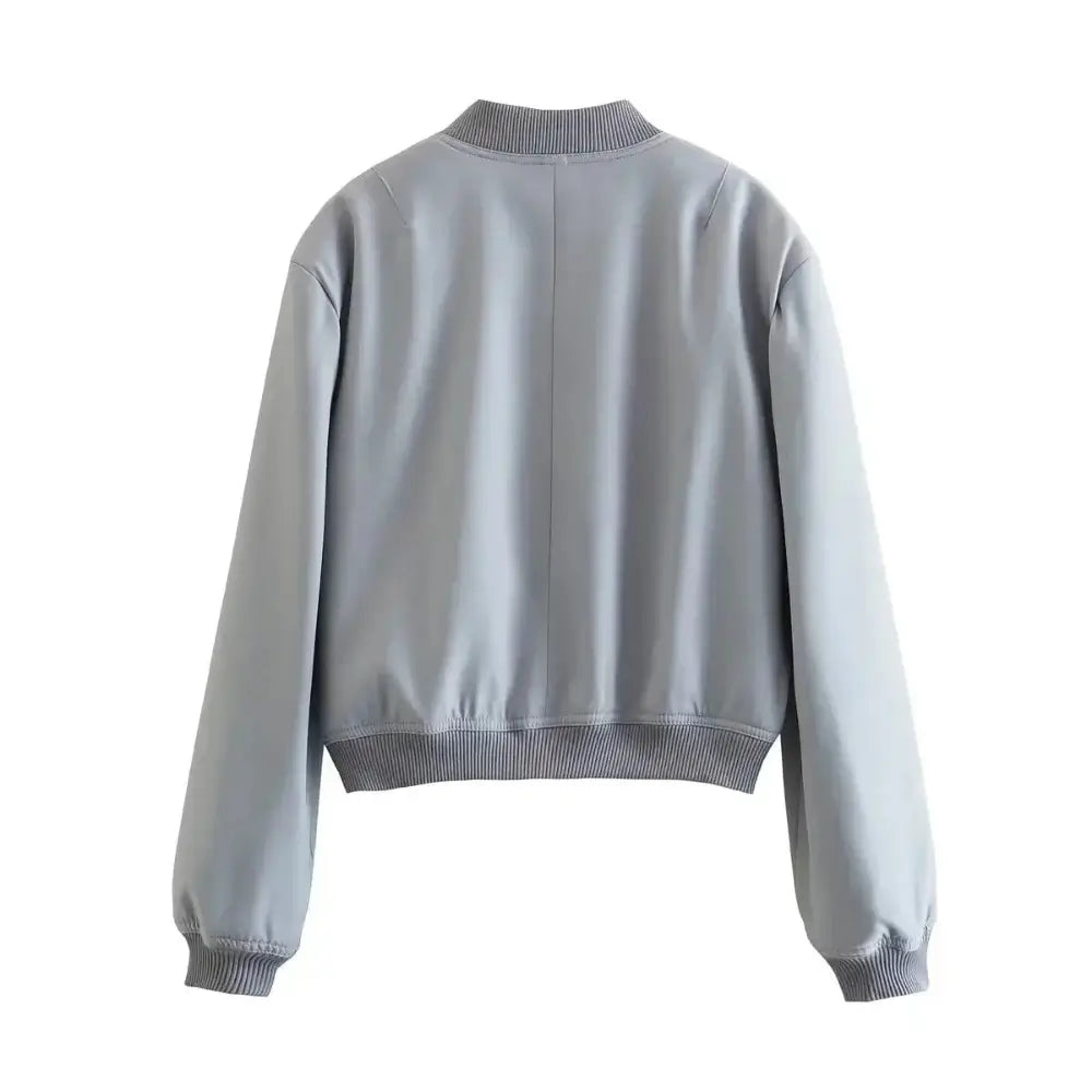 Vista traseira da jaqueta bomber feminina cinza, com gola, punhos e barra canelados, exibida em fundo branco.