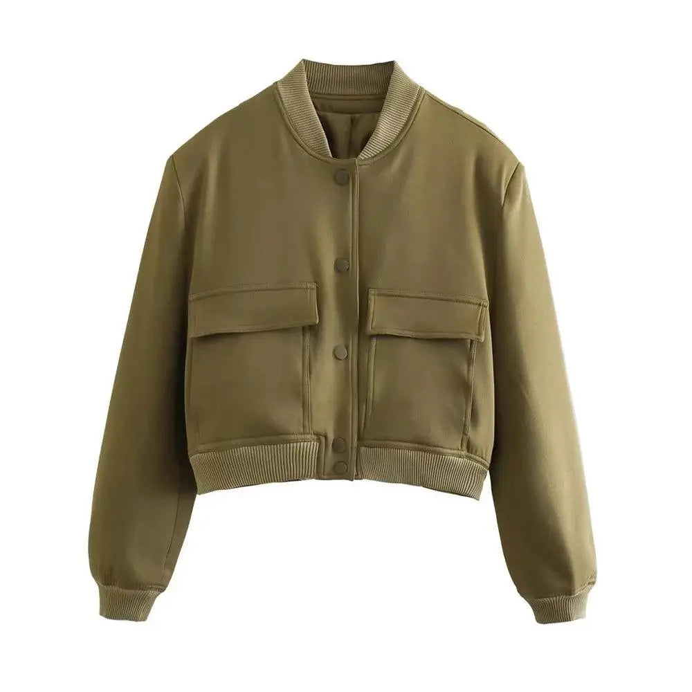 Jaqueta bomber feminina verde com gola, punhos e barra canelados, fechamento por botões de pressão e dois bolsos frontais chapados, exibida em fundo branco.