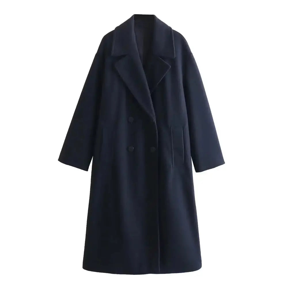 Vista frontal do sobretudo feminino longo azul marinho, com lapelas largas, abotoamento duplo frontal e bolsos embutidos, exibido sobre fundo branco.