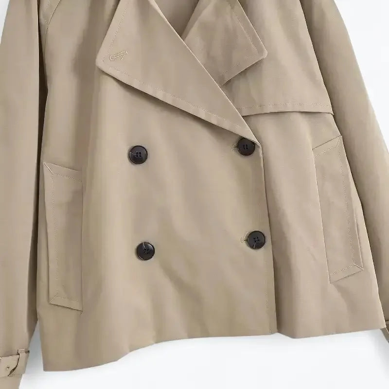Trench Coat Feminino Curto Bege Caroline - ZARIF, zoom na parte inferior frontal